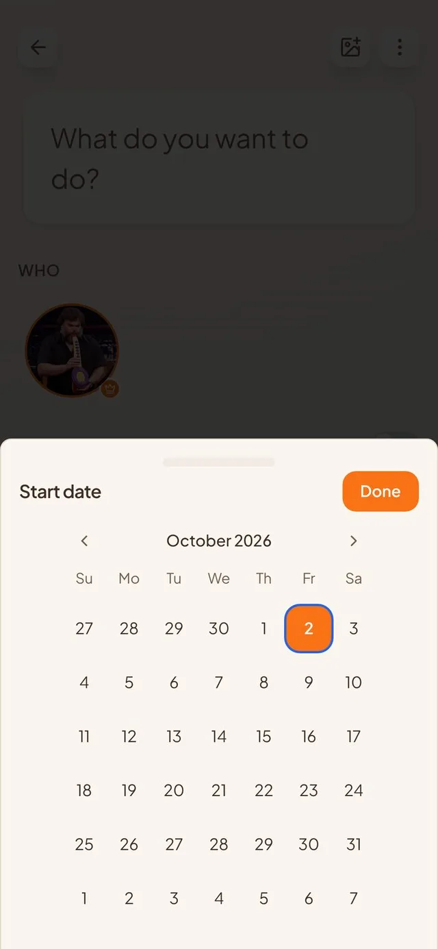 Conmigo Start date picker rising from the bottom with a month grid and today's date outlined