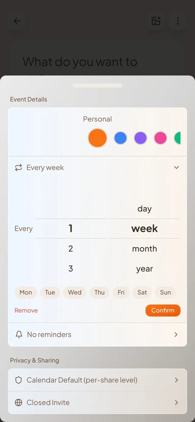 Conmigo new event repeat settings set to Every week, with day buttons from Mon to Sun above a Confirm button.