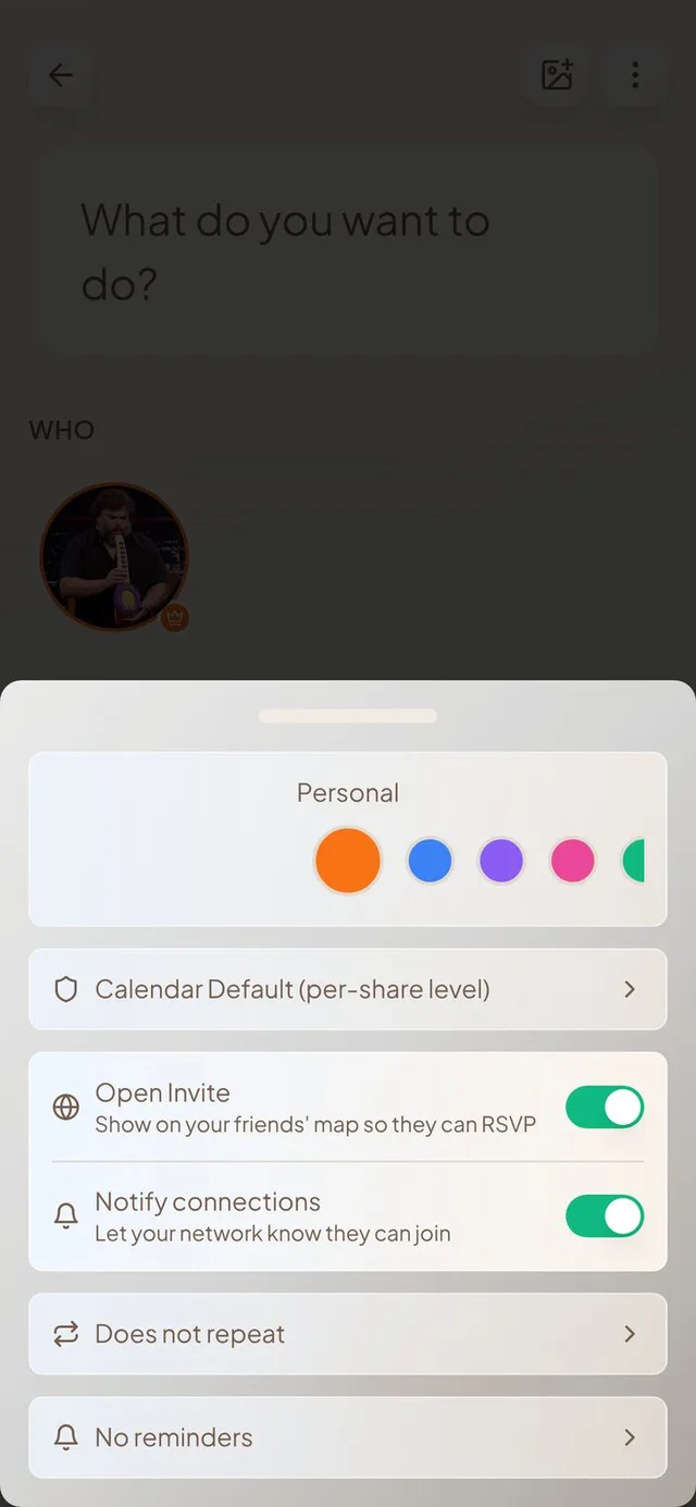 Conmigo event options sheet with the Open Invite and Notify connections switches both turned on